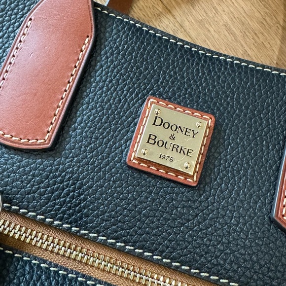 EUC Dooney & Bourke - Pebble Grain Brinley - Black Leather - Picture 5 of 15